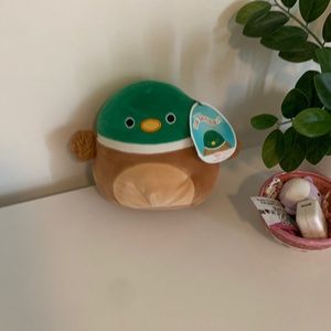 Squishmallow avery duck